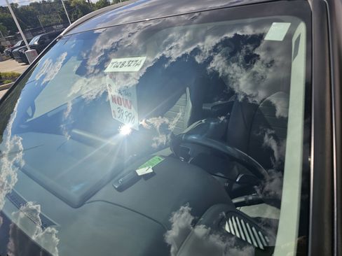 Used 2022 Toyota Highlander XLE image 29