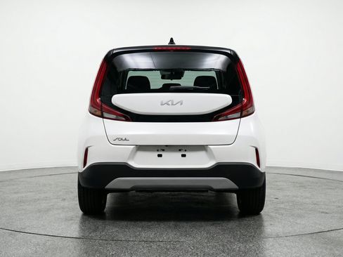 Used 2025 Kia Soul LX w/ LX Technology Package FWD image 7