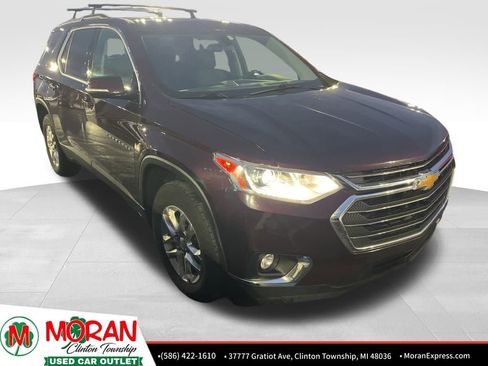 Used 2018 Chevrolet Traverse LT image 2
