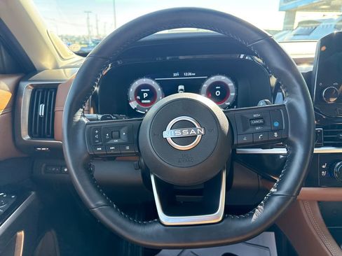 Used 2024 Nissan Pathfinder Platinum w/ Black Appearance Package image 18