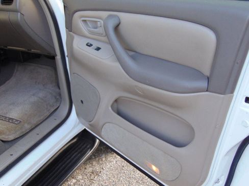 Used 2005 Toyota Sequoia SR5 image 26