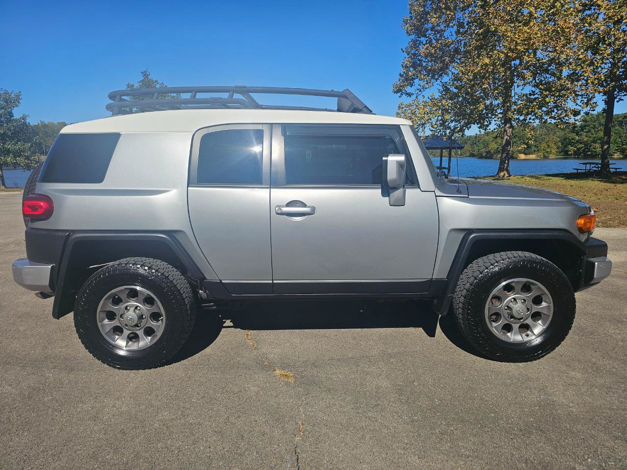 Used 2011 Toyota FJ Cruiser 4WD w/ Convenience Pkg image 3