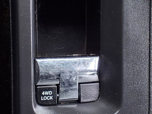 Used 2015 Jeep Compass High Altitude image 25