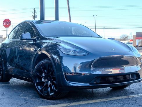 Used 2024 Tesla Model Y Long Range image 3