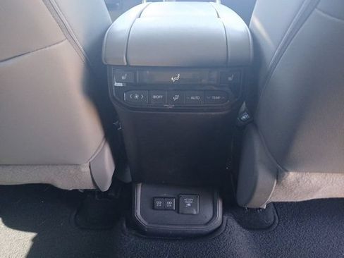 Used 2020 Toyota Highlander Platinum AWD/4WD image 15