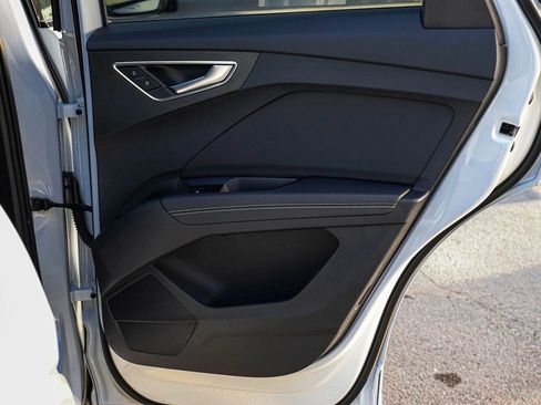 Used 2025 Audi Q4 e-tron Premium image 14