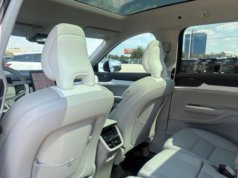 New 2025 Volvo EX90 Plus w/ Protection Package Premier image 18