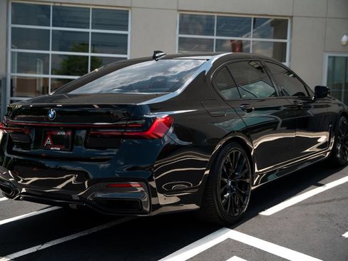 Used 2021 BMW 740i w/ M Sport Package RWD image 13