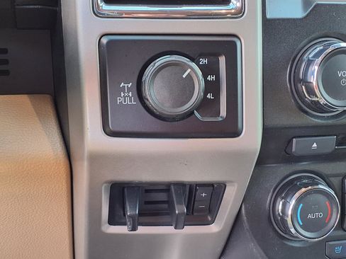 Used 2017 Ford F350 Lariat w/ Chrome Package image 20