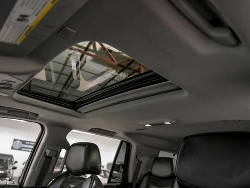 Used 2018 Cadillac Escalade Luxury RWD image 33