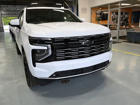 New 2026 Chevrolet Suburban High Country AWD/4WD image 3