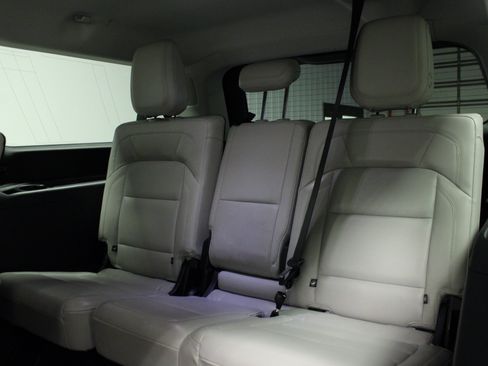 Used 2025 Lincoln Navigator L Reserve AWD/4WD image 14