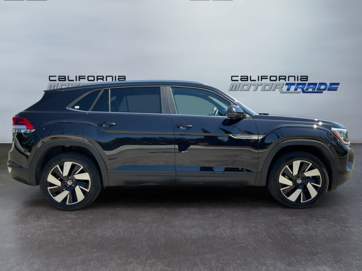 Used 2024 Volkswagen Atlas Cross Sport SE FWD image 4