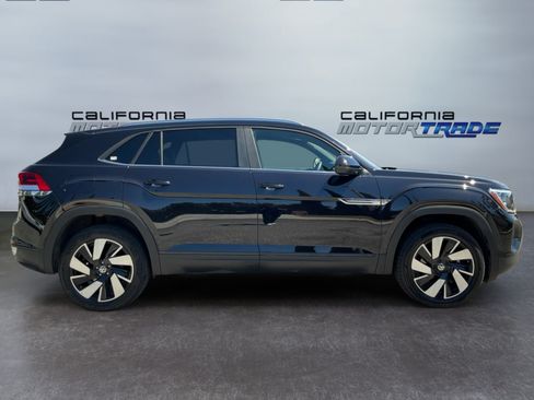 Used 2024 Volkswagen Atlas Cross Sport SE FWD image 4