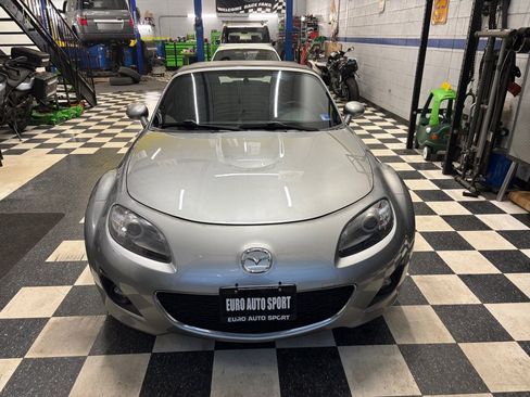 Used 2010 MAZDA MX-5 Miata Touring image 1