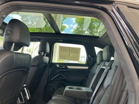 Used 2016 Porsche Cayenne GTS image 40