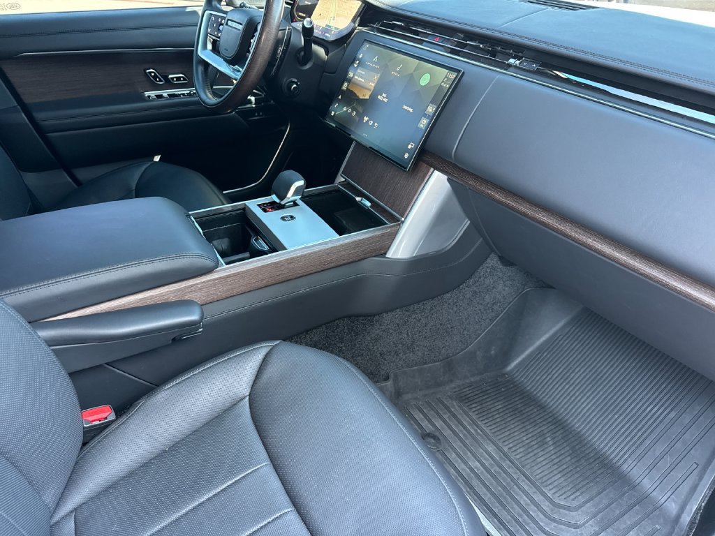 Used 2025 Land Rover Range Rover SE AWD/4WD image 16