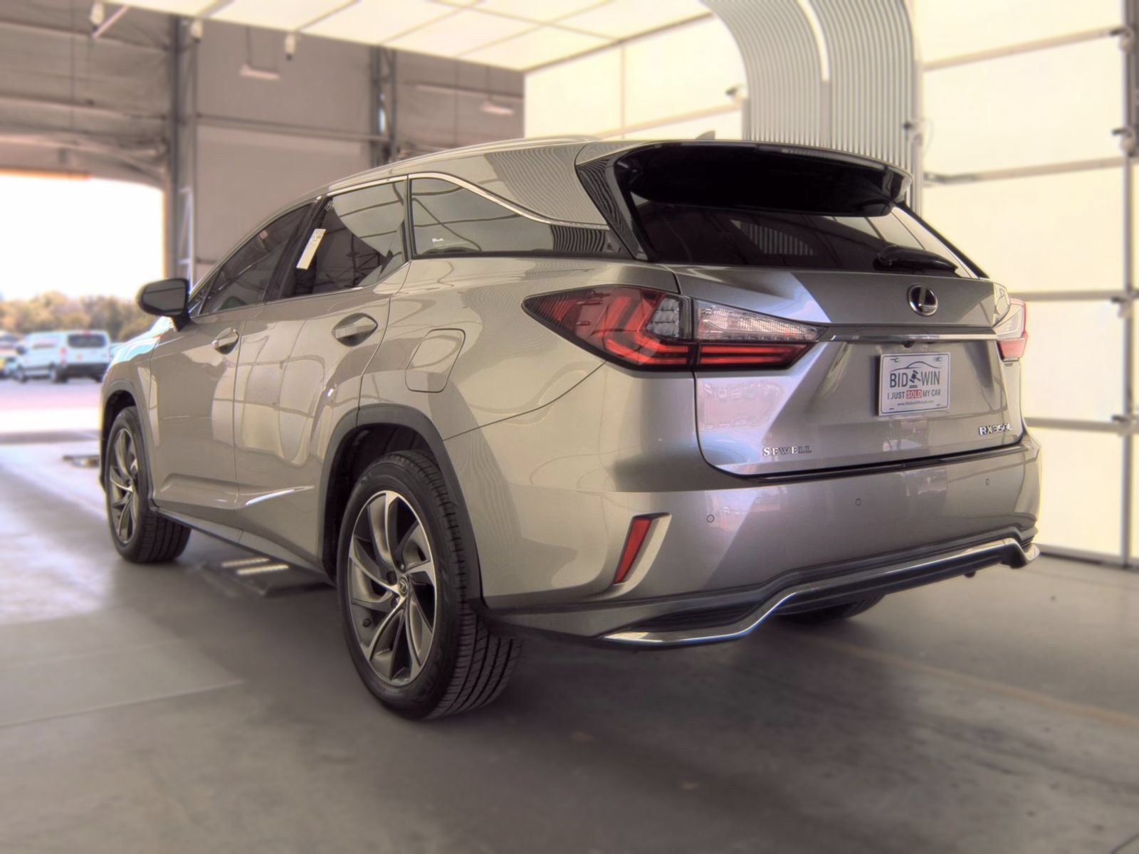 Used 2018 Lexus RX 350L Luxury w/ Accessory Package FWD image 2