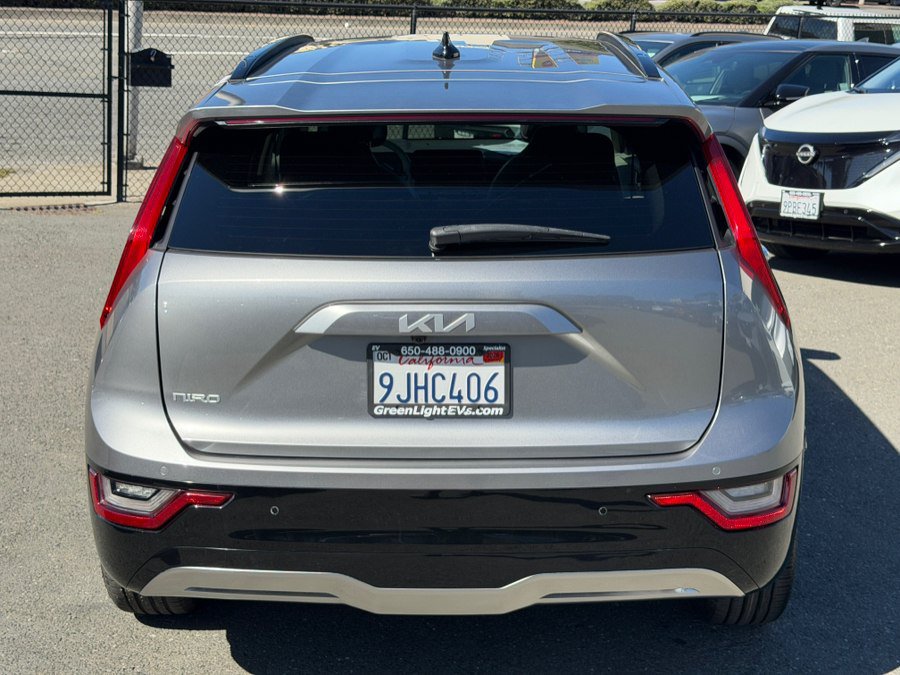 Used 2023 Kia Niro Wave w/ Wave Preserve Package FWD image 6