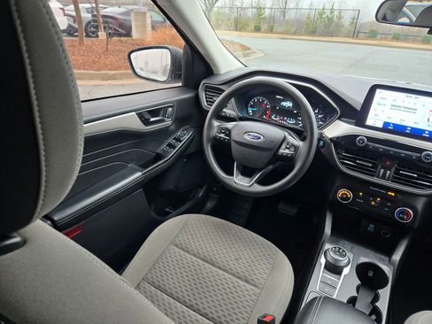 Used 2022 Ford Escape SE image 9