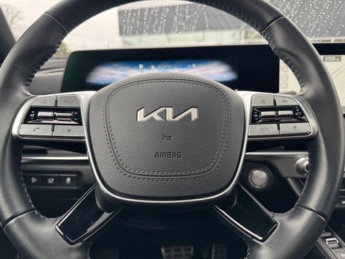 Used 2024 Kia Telluride SX w/ Towing Package image 18