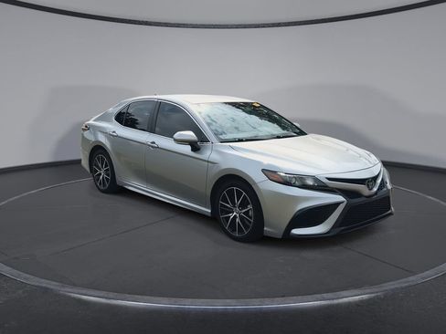 Used 2023 Toyota Camry SE w/ Convenience Package FWD image 2