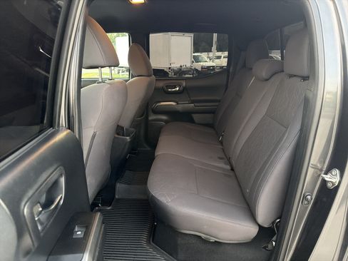 Used 2019 Toyota Tacoma TRD Sport w/ Technology Package RWD image 30