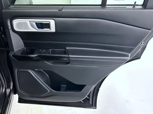 Used 2023 Ford Explorer Platinum w/ Technology Package image 17