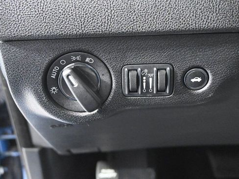 Used 2022 Chrysler 300 Touring w/ Sport Appearance Package image 23