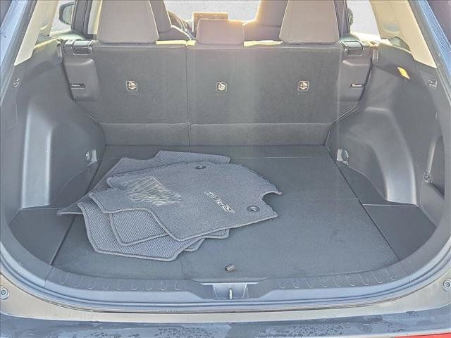 Used 2019 Toyota RAV4 XLE w/ Convenience Package FWD image 6