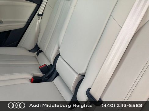 Used 2025 Audi Q5 Premium w/ Convenience Package image 35