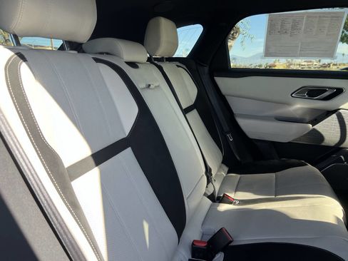 Used 2018 Land Rover Range Rover Velar R-Dynamic SE image 20