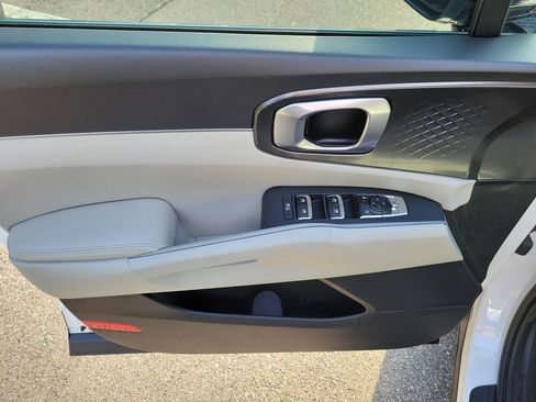 Certified 2025 Kia Sorento S FWD image 17