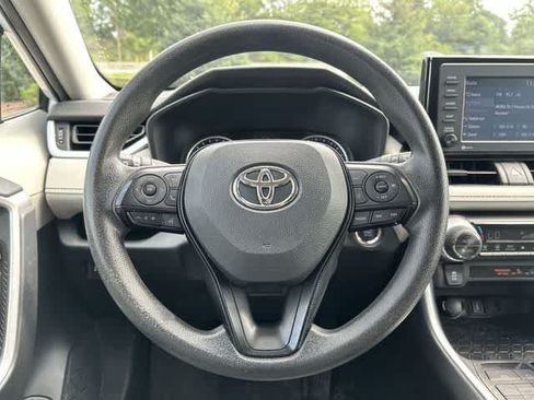 Used 2021 Toyota RAV4 XLE AWD/4WD image 7