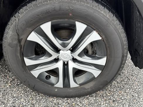 Used 2018 Toyota RAV4 LE w/ All Weather Liner Package AWD/4WD image 27