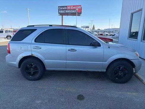 Used 2009 Kia Sorento LX image 4