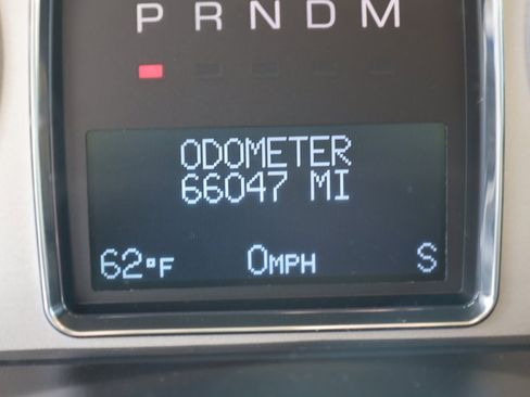 Used 2010 Cadillac Escalade Luxury image 14