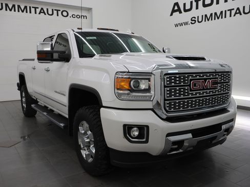 Used 2019 GMC Sierra 3500 Denali w/ Duramax Plus Package AWD/4WD image 2