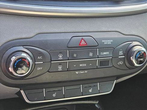 Used 2017 Kia Sorento SX image 11