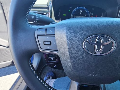 Used 2026 Toyota Camry SE FWD image 11