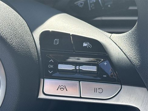 Used 2024 Hyundai Elantra SEL image 25