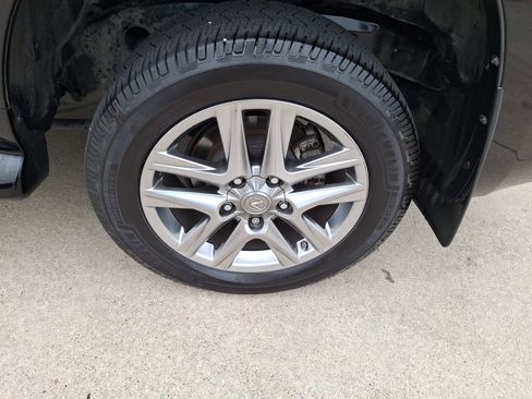 Used 2013 Lexus LX 570 4WD w/ Luxury Pkg image 11