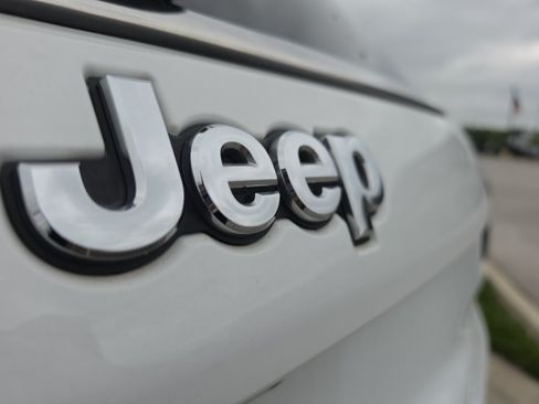 Used 2025 Jeep Compass Limited AWD/4WD image 18