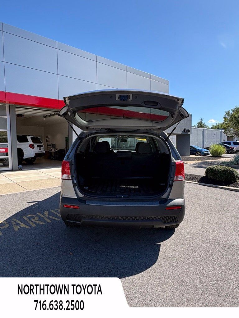 Used 2013 Kia Sorento LX AWD/4WD image 9