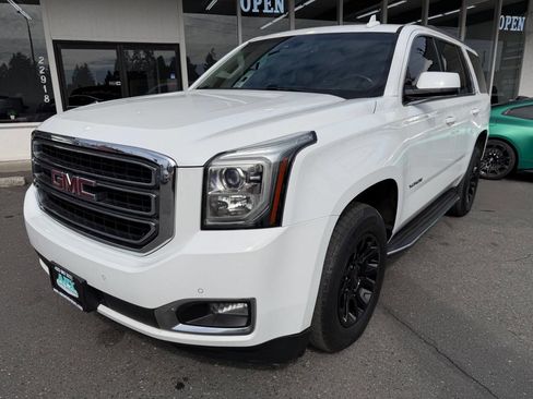 Used 2017 GMC Yukon SLT AWD/4WD image 1