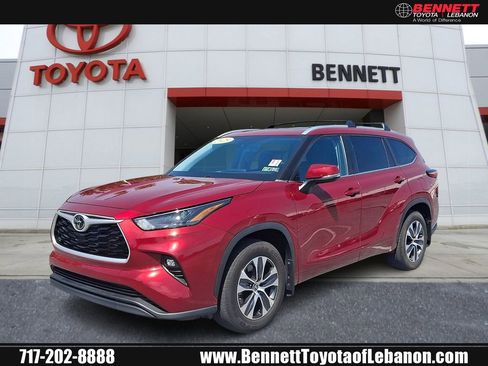 Used 2023 Toyota Highlander XLE FWD image 1
