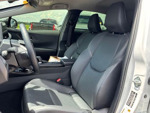 Used 2026 Toyota Prius FWD image 6