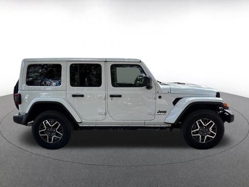 Used 2025 Jeep Wrangler Unlimited Sahara AWD/4WD image 14