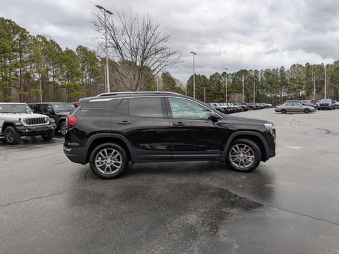 Used 2023 GMC Terrain SLT image 4