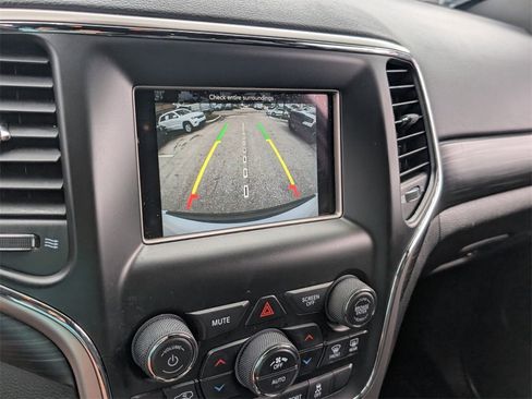 Used 2021 Jeep Grand Cherokee Laredo image 22